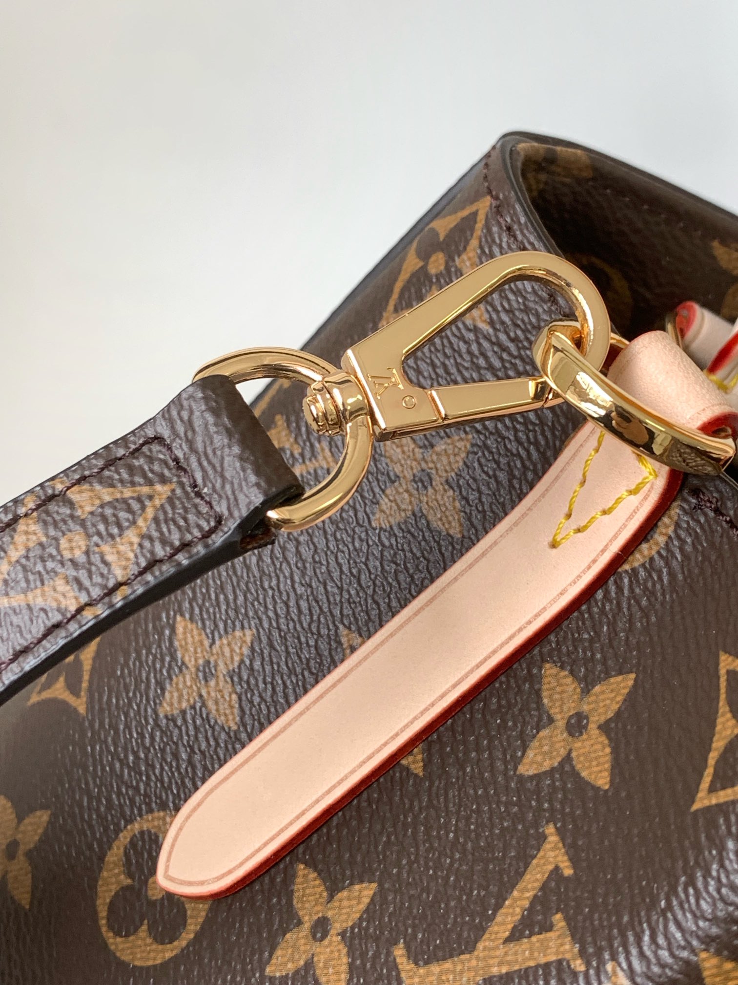 Louis Vuitton Montaigne BB Handbag - M41055