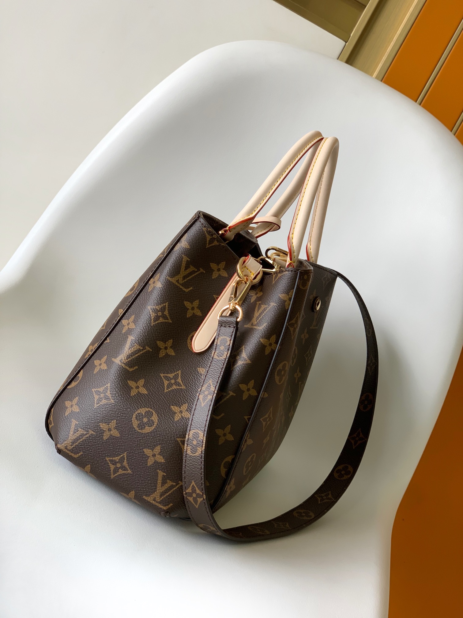 Louis Vuitton Montaigne Medium Handbag - M41056